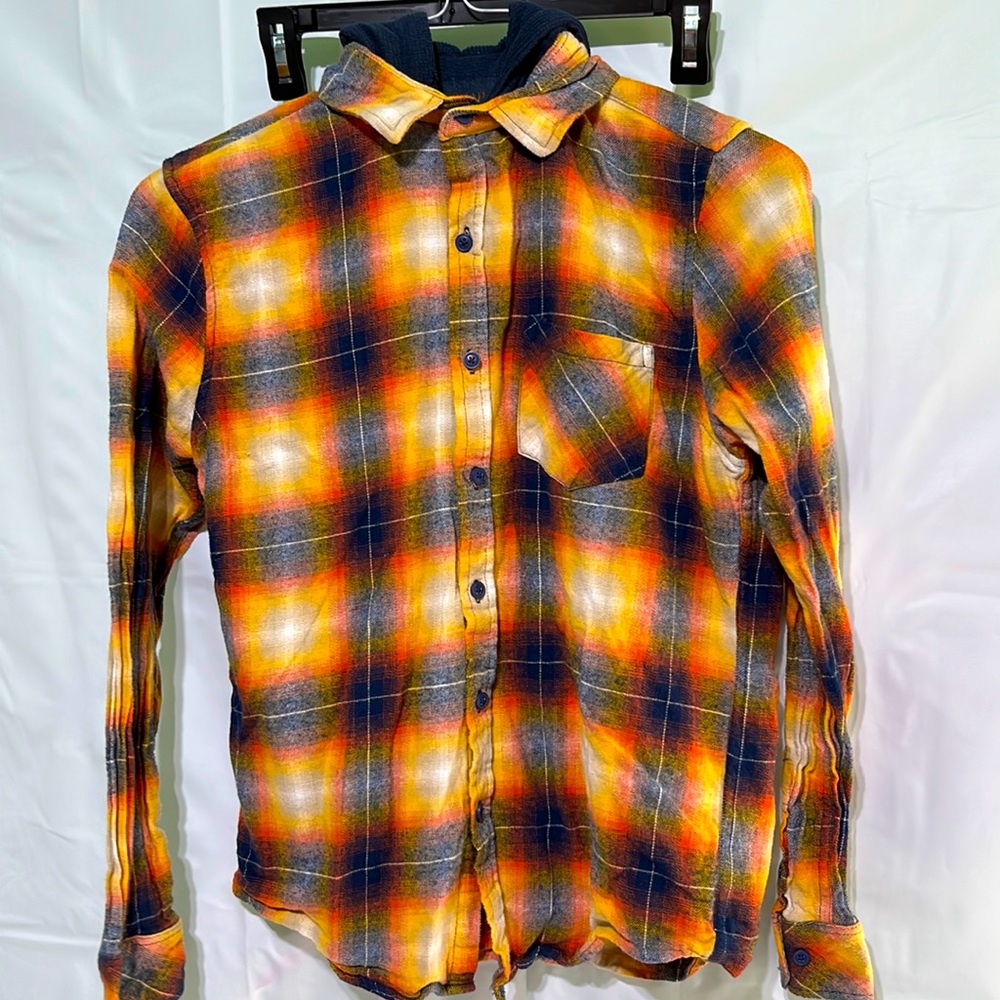 Nomad hooded flannel long sleeve shirt. Size small